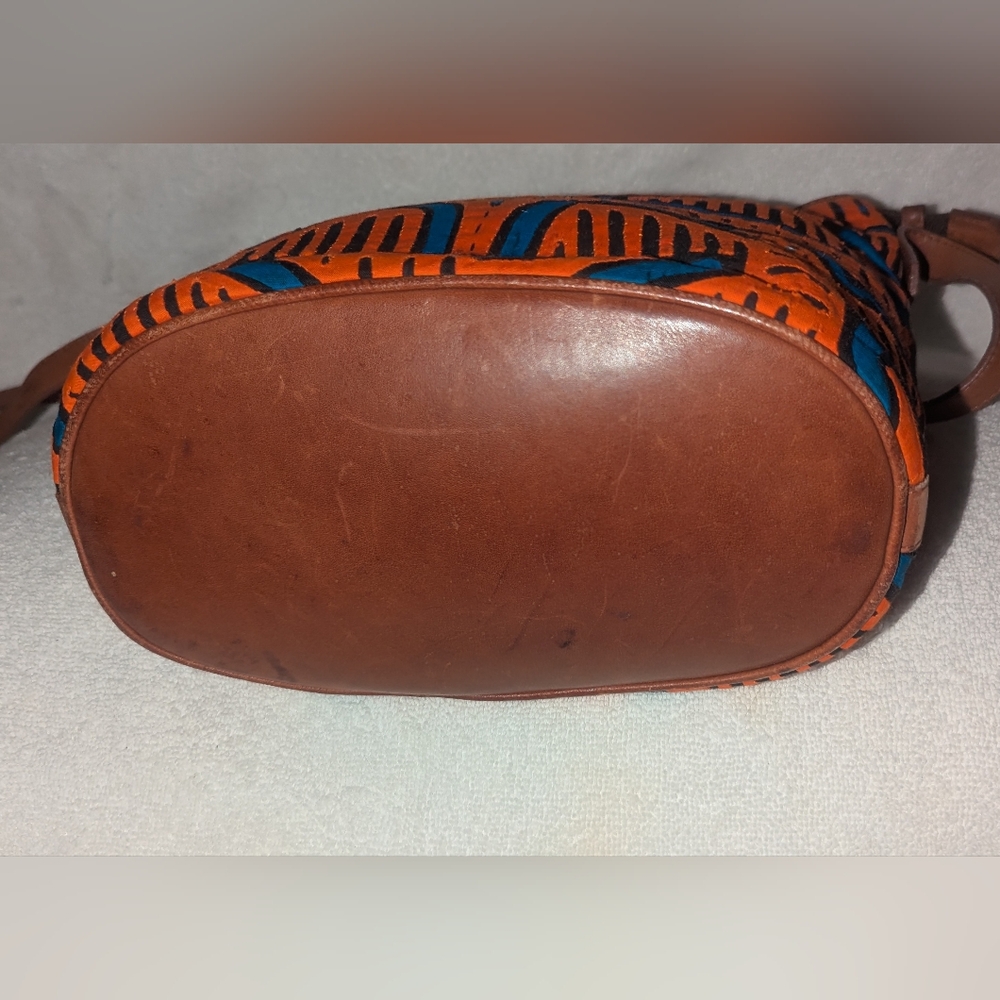 Vibrant Orange and Blue Mola Textile Bag With Leather Details. - Picture 7 of 10